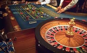 wjevo live casino dealer table streamed on a Filipino player's mobile phone